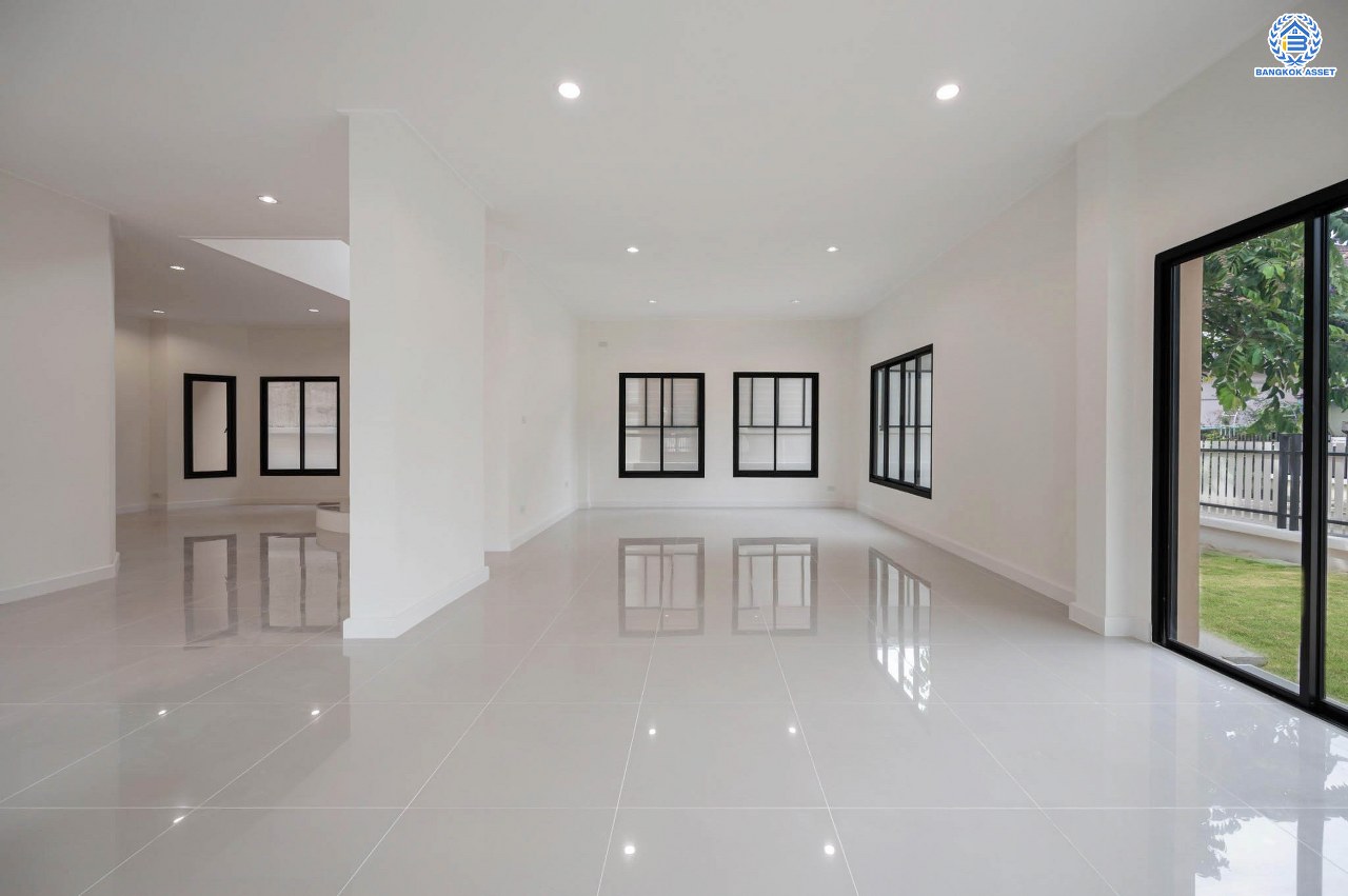 บ้านมือสองตกแต่งใหม่  โครงการ ธารา ราชพฤกษ์-ปิ่นเกล้า บ้านสวย พร้อมอยู่ เนื้อที่ 88.2 ตร.ว. ฟังก์ชัน 3 ห้องนอน 4 ห้องน้ำ 1 ห้องแม่บ้าน จอดรถได้ 2 คัน บนทำเลเชื่อมต่อถนนกาญจนาภิเษก ใกล้รถไฟฟ้าสายสีแดง "สถานีตลิ่งชัน" และจุดขึ้นทางด่วน "ศรีรัช" รายล้อมด้วยสิ่งอำนวยความสะดวกครบครัน